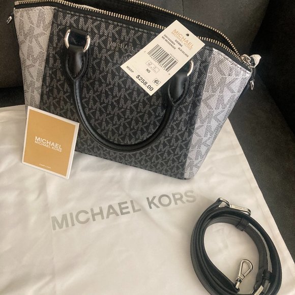 MICHAEL KORS BLACK & SILVER MESSENGER BAG - Picture 1 of 4